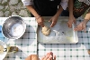 Preparazione delle pagnotte per le focacce